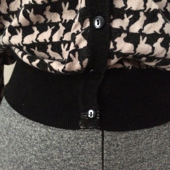 Bunny sweater! - Picture 4 of 8